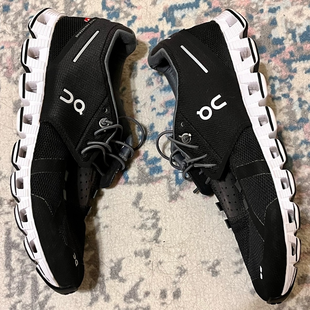 OnCloud Running Shoes Womens 8